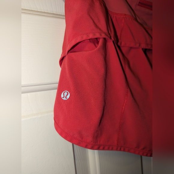 Lululemon speed short (2.5", 4 way stretch) in cape red- Size 8 - Picture 4 of 7